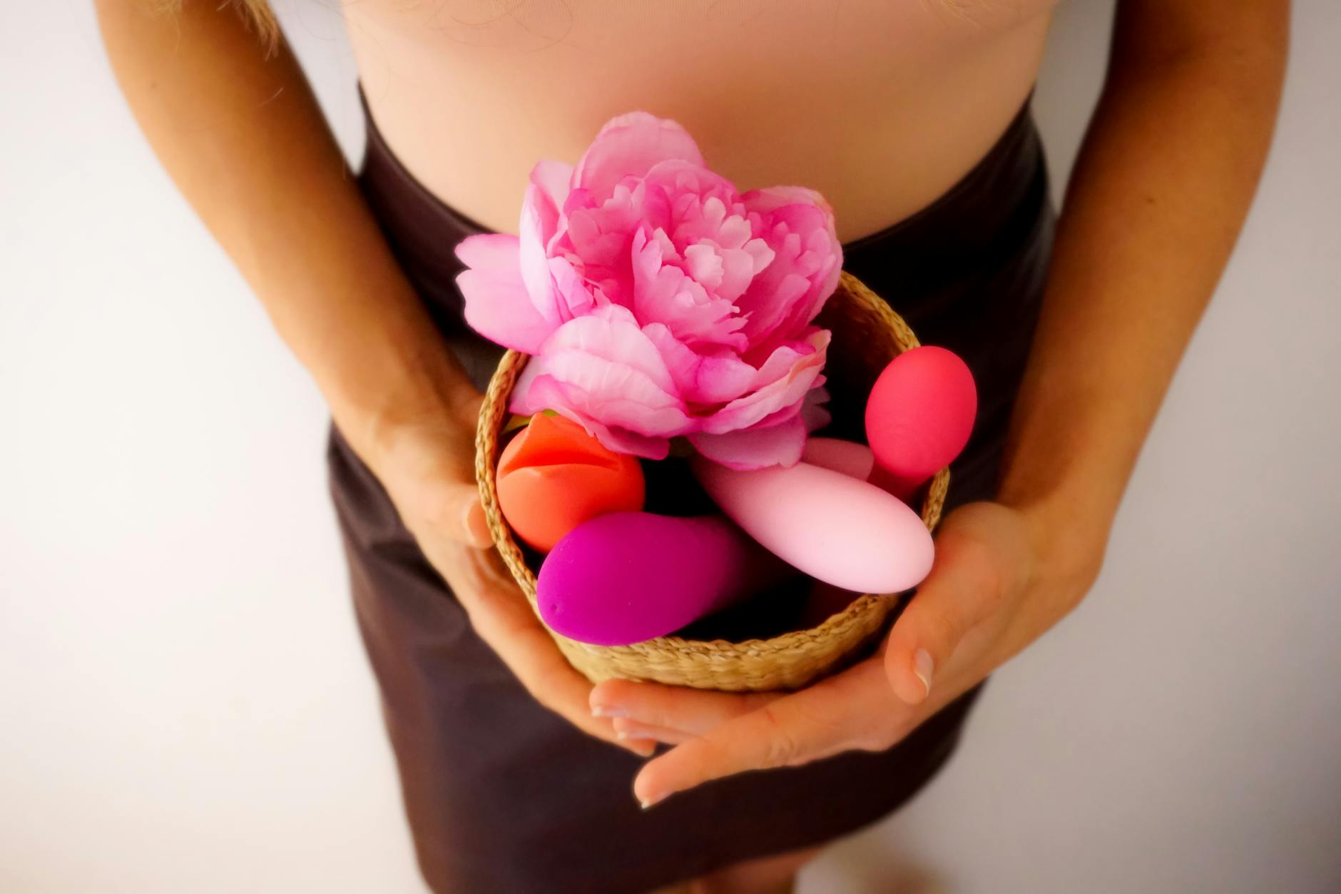 A blue clitoral vibrator surrounded by fresh citrus and flowers